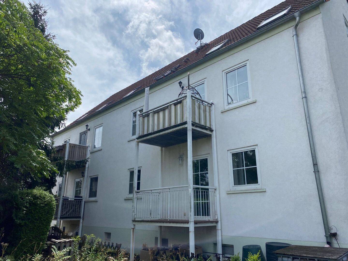 Dachgeschosswohnung mit Stellplatz, Balkon, Klimaanlage und Gartennutzung!, 6258 Schkopau