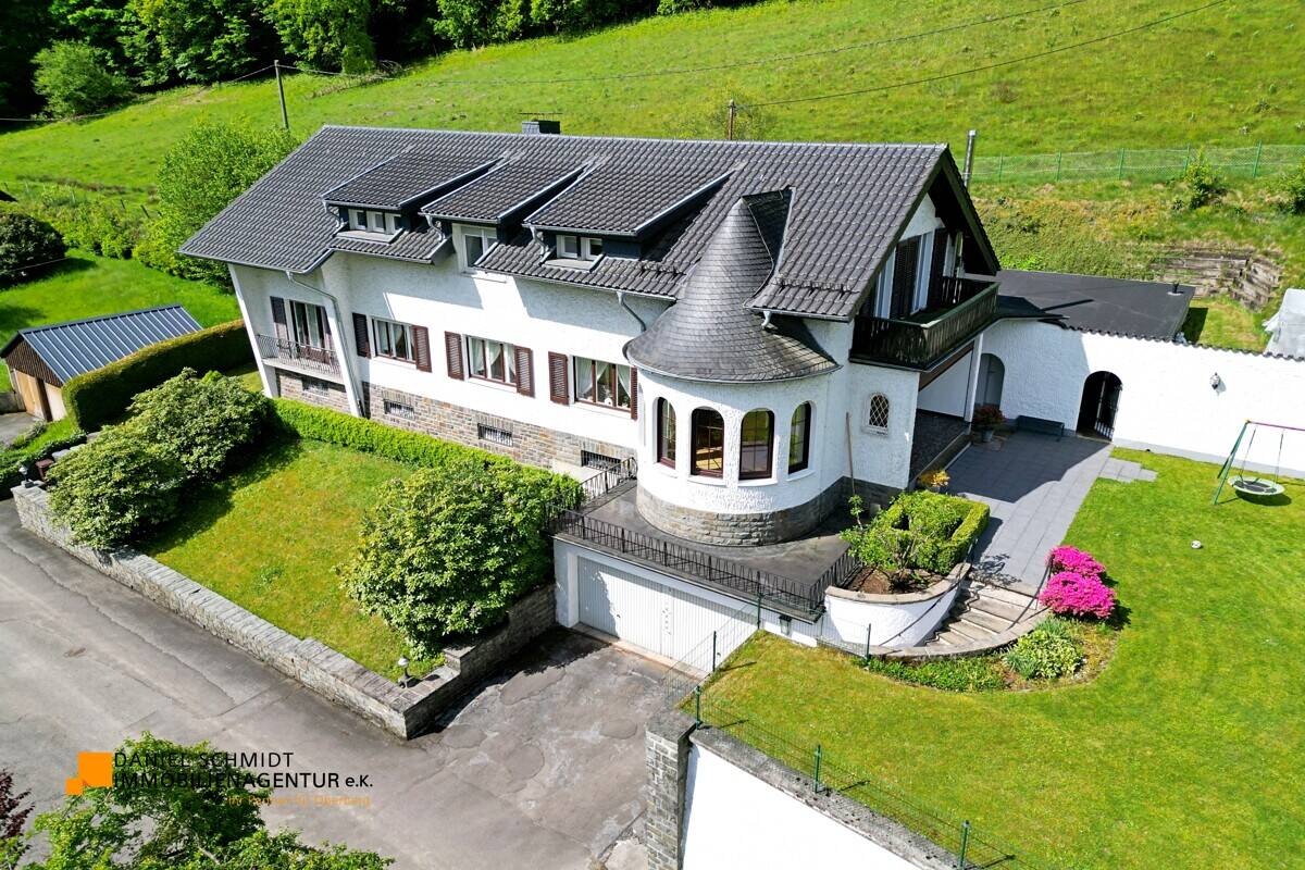 Ein Zuhause der besonderen Art – Stilvolle Villa mit Alleinlagen-Atmosphäre in Marienheide, 51709 Marienheide