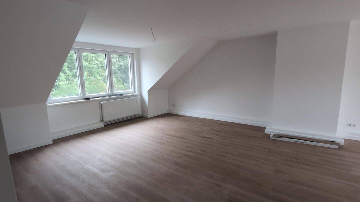 Helle 2-Zimmer-Wohnung (DG, ca. 70m², Erstbezug!), 24109 Kiel (Hasseldieksdamm Mettenhof)