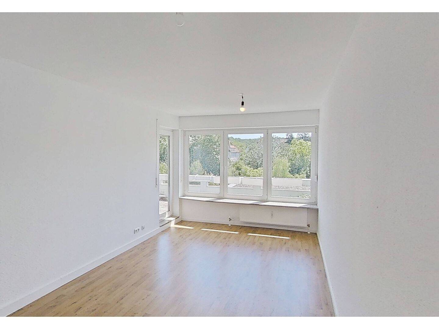 Helle 2-Zimmer-Erdgeschosswohnung mit Wannenbad & Balkon, 70197 Stuttgart (West)