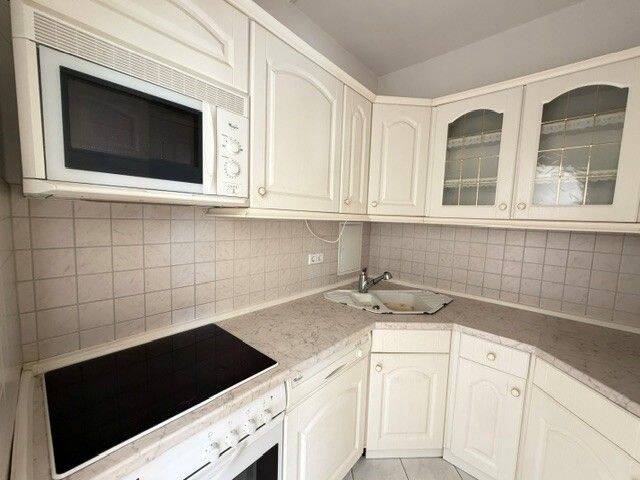 ** tolle sanierte + geräumige 2 Zimmer Wohnung mit EBK im 2. OG**, 8529 Plauen
