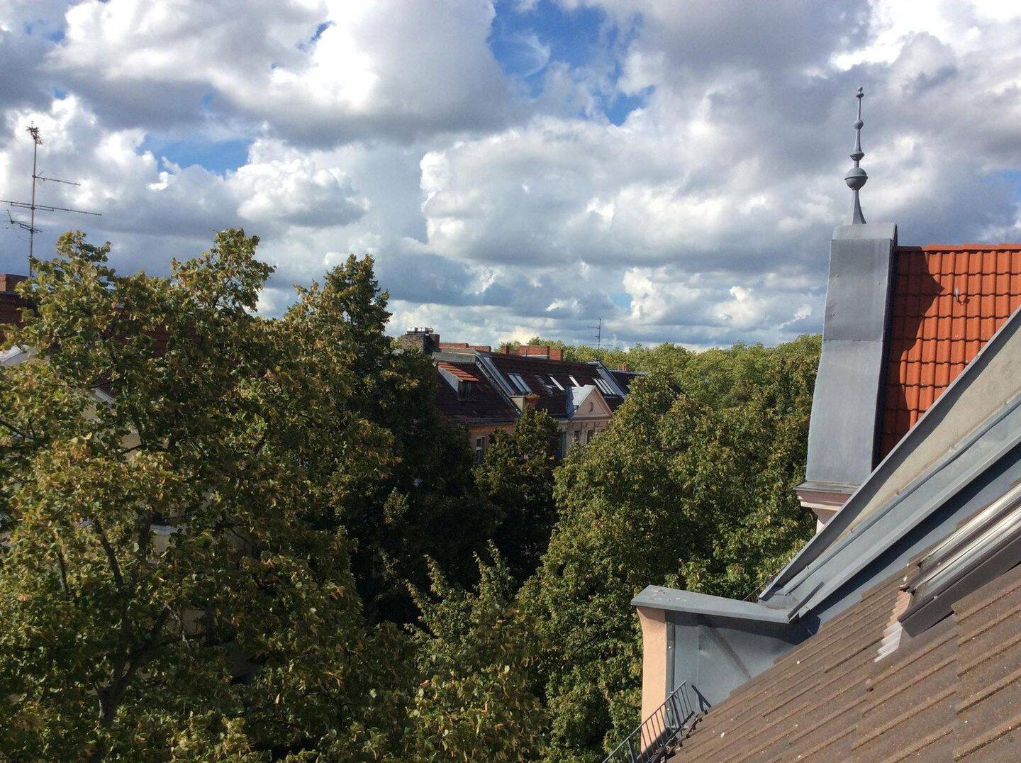 Sanierte 2-Zimmer-Dachgeschosswohnung mit privater Dachterrasse – bezugsfrei, 12053 Berlin (Neukölln)