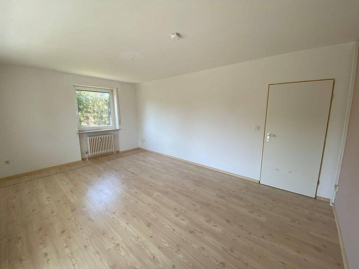 ** Hochwertige 3-Zimmer-Wohnung mit Balkon und Aufzug in Neustadt bei Coburg ***, 96465 Neustadt b. Coburg