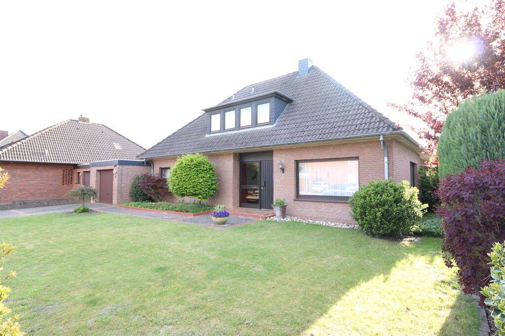 Topgepflegter Walmdachbungalow in beliebter Lage mit Ausbaureserve, Garage und schönem Garten, 49661 Cloppenburg