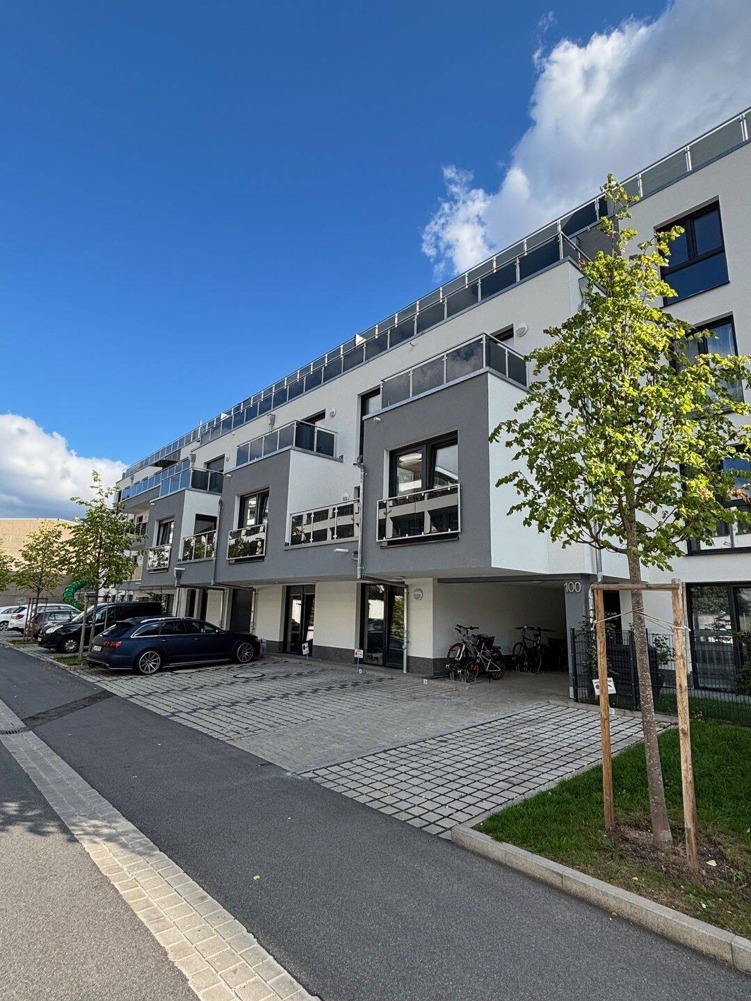 ZENTRALES WOHNEN MIT AUSBLICK / 4-ZIMMER / 2 BALKONE / NEUBAU / ERSTBEZUG