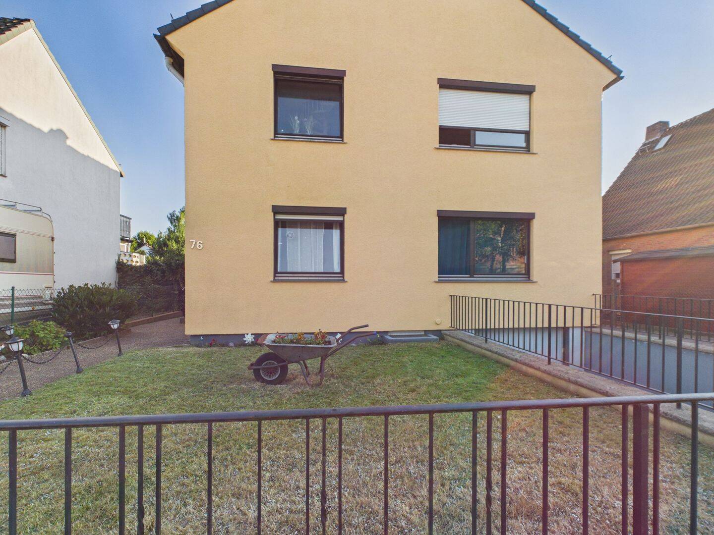 5-Zimmer-Wohnung mit Garten, Pool & 2 Garagen in Sebaldsbrück, 28309 Bremen (Hemelingen Sebaldsbrück)