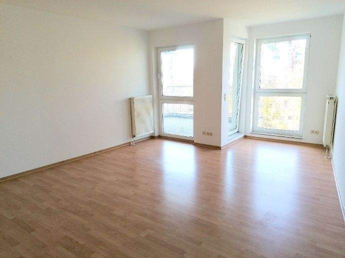 !! 3-Zimmer-Wohnung mit Laminat und Tiefgaragenstellplatz !!, 9130 Chemnitz (Hilbersdorf Sonnenberg Yorckgebiet Zentrum)