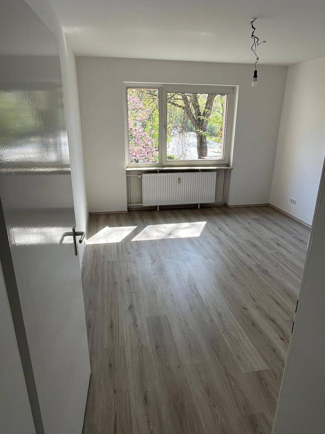 Sehr schöne 3,5 Zimmer Wohnung mit Balkon in Duisburg zu vermieten, 47167 Duisburg (Marxloh Neumühl Obermarxloh Röttgersbach)