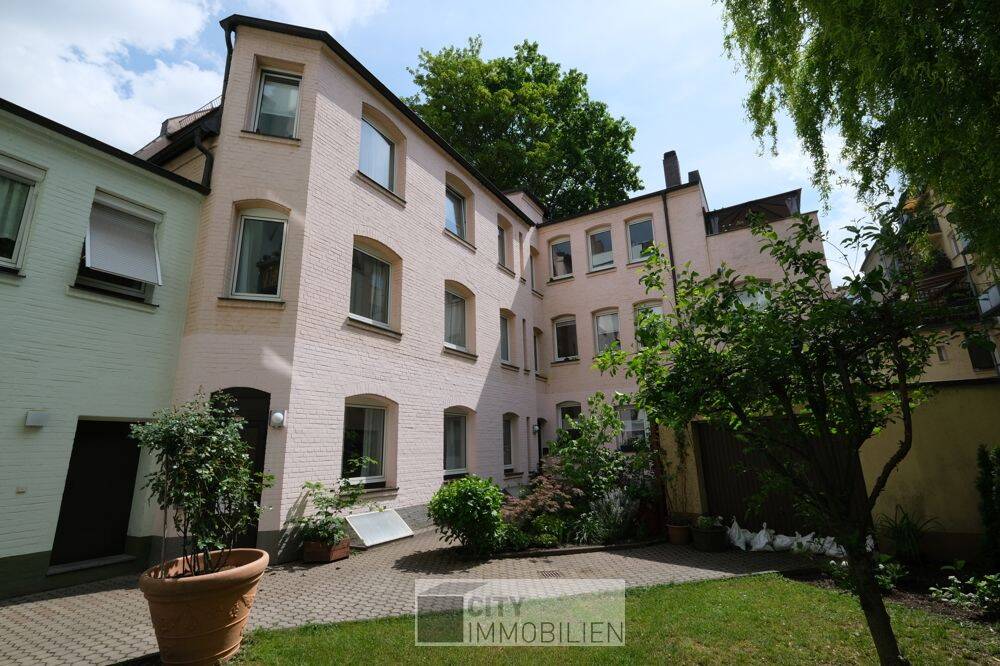 Top Lage – Altbauwohnung mit Dachterrasse und Einbauküche im ruhigen Rückgebäude, 90408 Nürnberg (Großreuth h. d. Veste Gärten h. d. Veste Maxfeld Nordbahnhof Sankt Johannis)