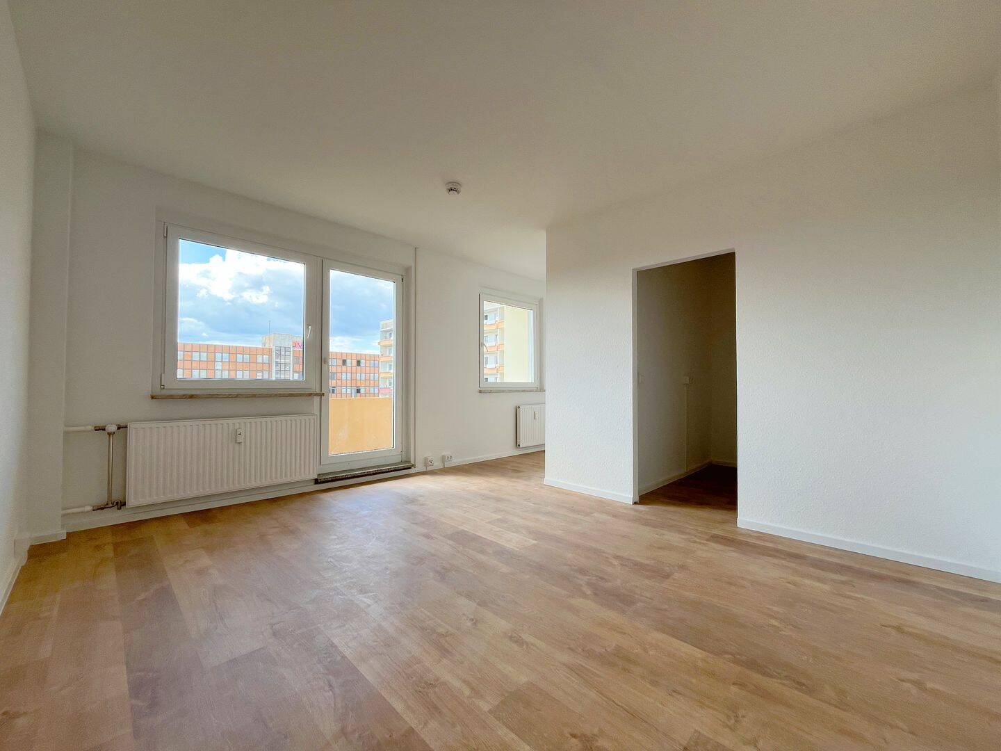 Singlewohnung mit Balkon – frisch renoviert!, 8058 Zwickau