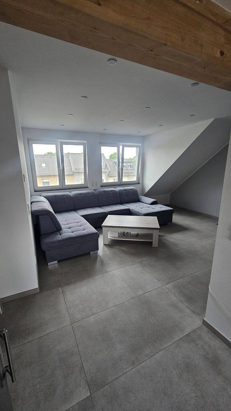 2-Zimmer-Dachgeschoss-Wohnung, Erstbezug nach Sanierung (max. 2 Personen), 51061 Köln (Mülheim Dünnwald Flittard Höhenhaus Stammheim)