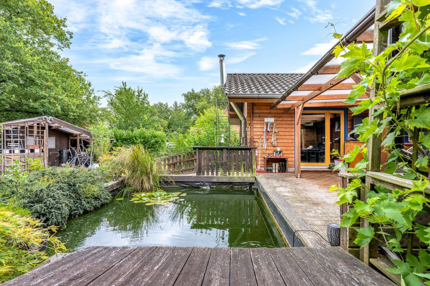 Bungalow mit großzügigem Grundstück, Pool und Teichanlage, 27299 Langwedel