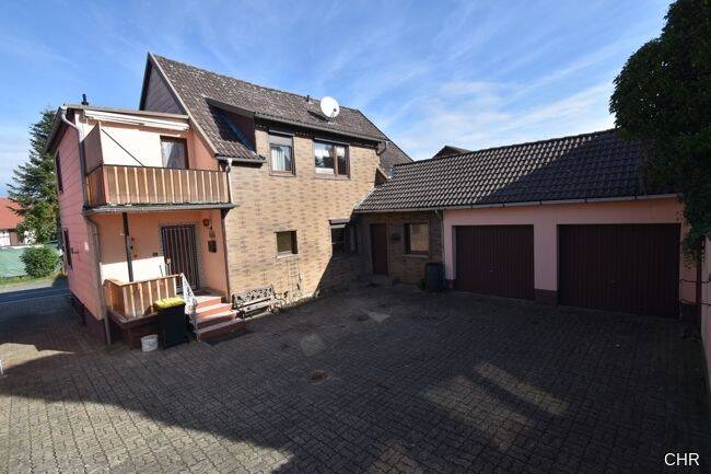 Großzügiges Ein- Zweifamilienhaus mit Doppelgarage und Pferdestall, 37441 Bad Sachsa