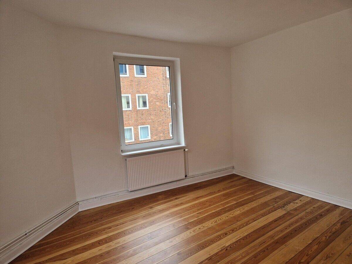 Gut geschnittene 3-Zimmer-Wohnung mit offenem Wohnbereich und Balkon!, 24149 Kiel (Neumühlen-Dietrichsdorf)