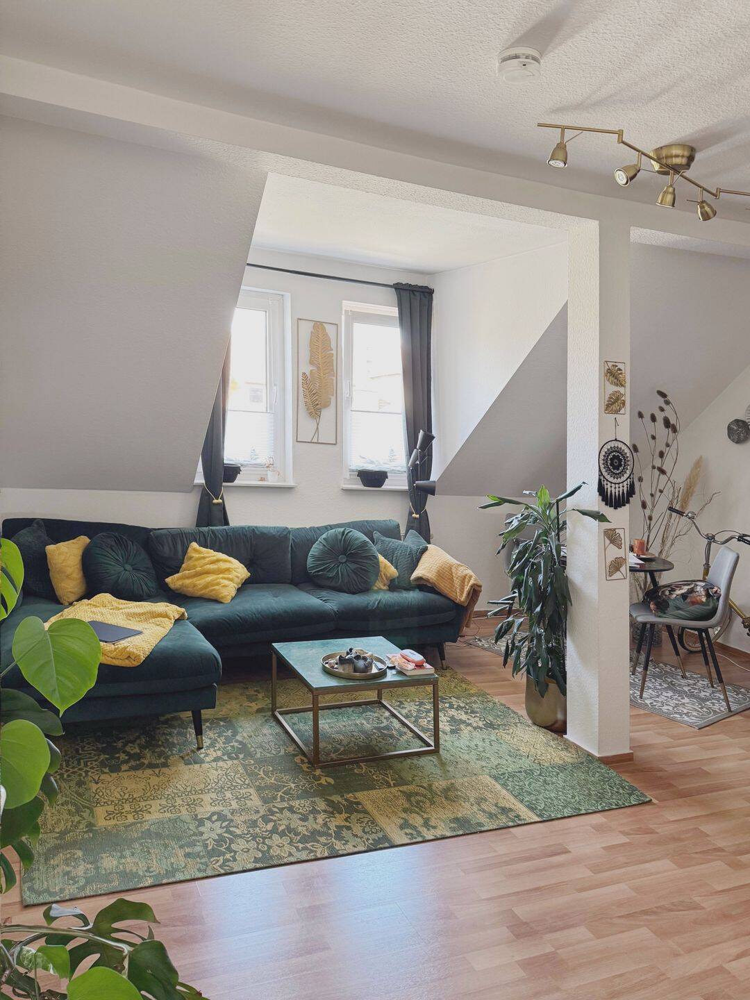 Einziehen und Durchatmen: Sanierte Maisonette im Dachgeschoss, 99089 Erfurt (Altstadt Andreasvorstadt Berliner Platz Ilversgehofen Rieth)