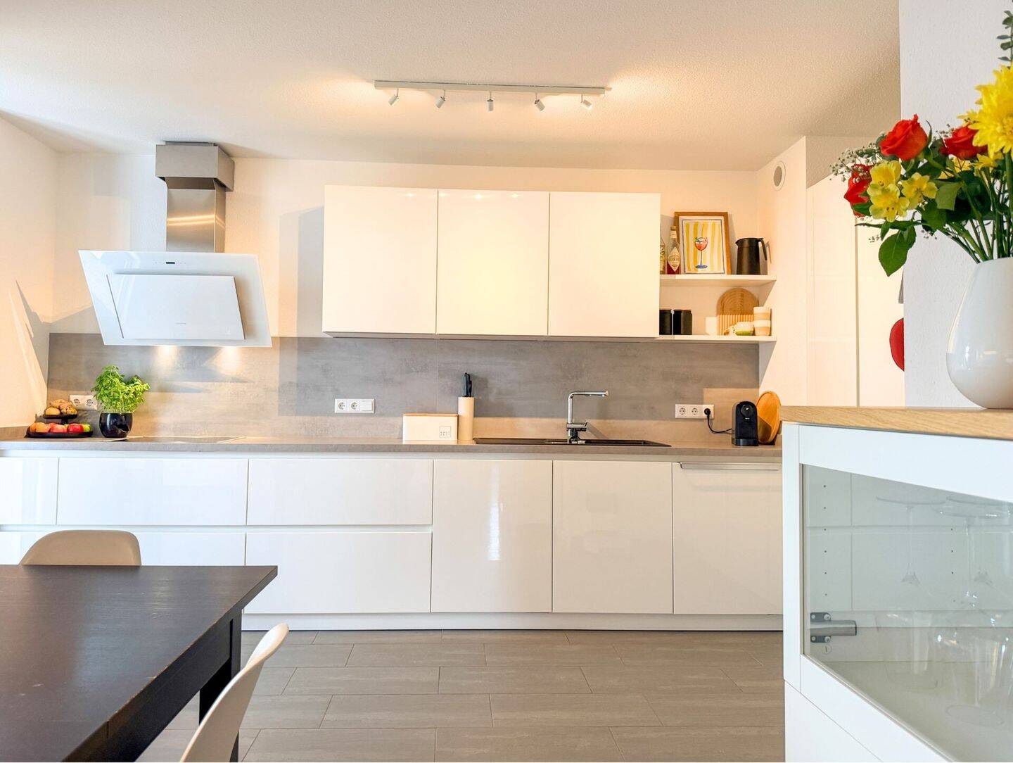 SMART.STILVOLL.ZUKUNFTSSICHER. – Moderne, großzügige 4-Zimmer-WHG mit EBK, Loggia & TG-Stellplatz, 63225 Langen (Hessen)