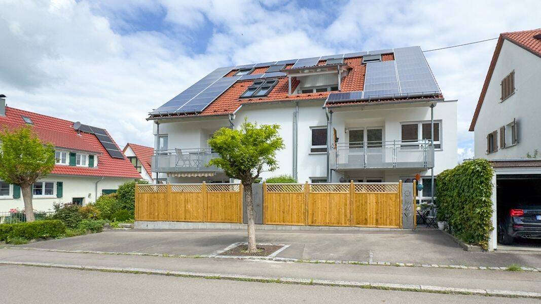 Moderne 3 Zimmerwohnung mit 2 Außenstellplätzen in sehr guter Lage von Pfullingen, 72793 Pfullingen