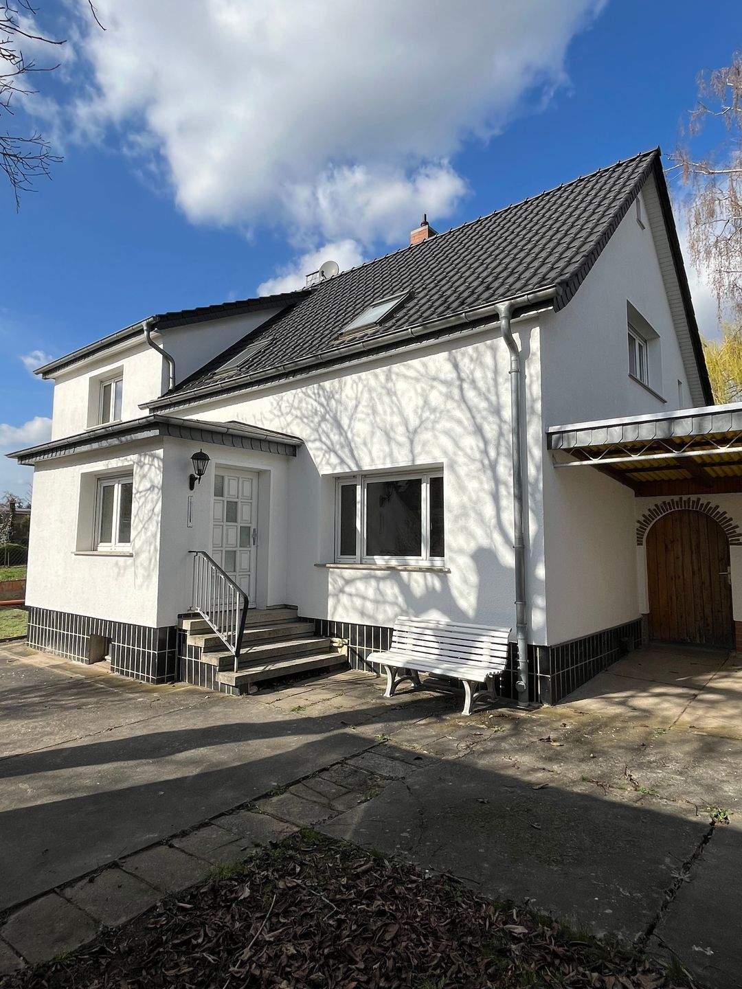 Großzügiges Grundstück mit viel Potenzial- Haus mit zwei Wohneinheiten, Garagen & Werkstatt, 39110 Magdeburg (Diesdorf Stadtfeld West)