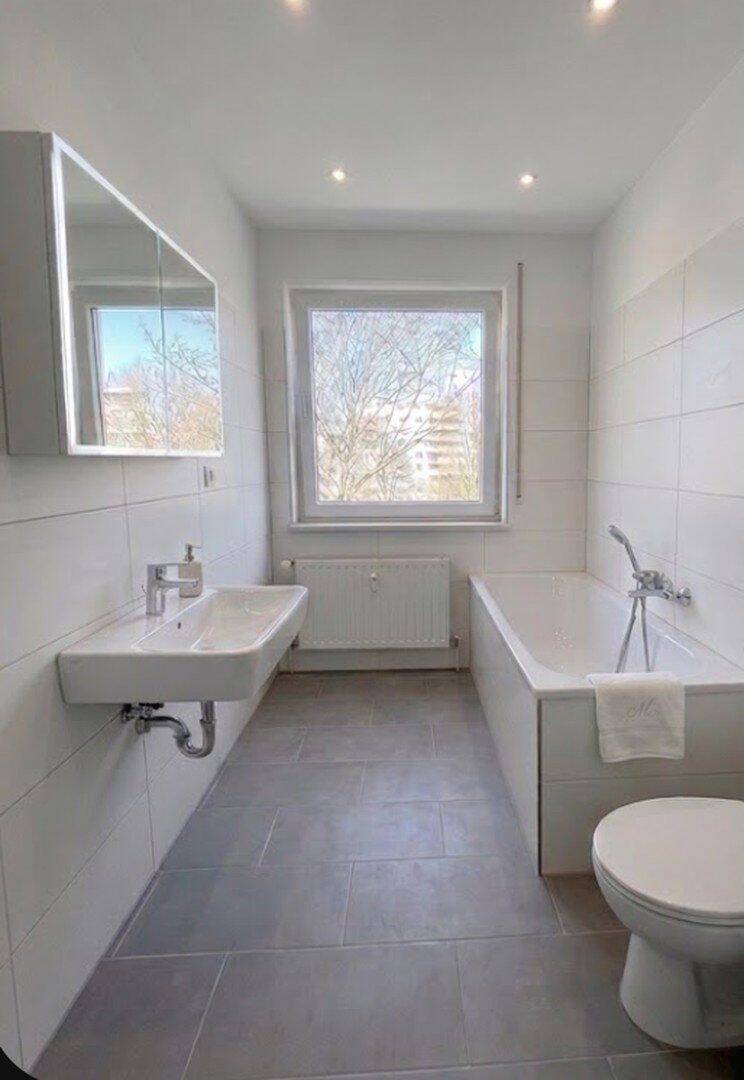 Kernsanierte 4 Zimmer Wohnung mit Küche, Balkon & Garage, 86462 Langweid a. Lech