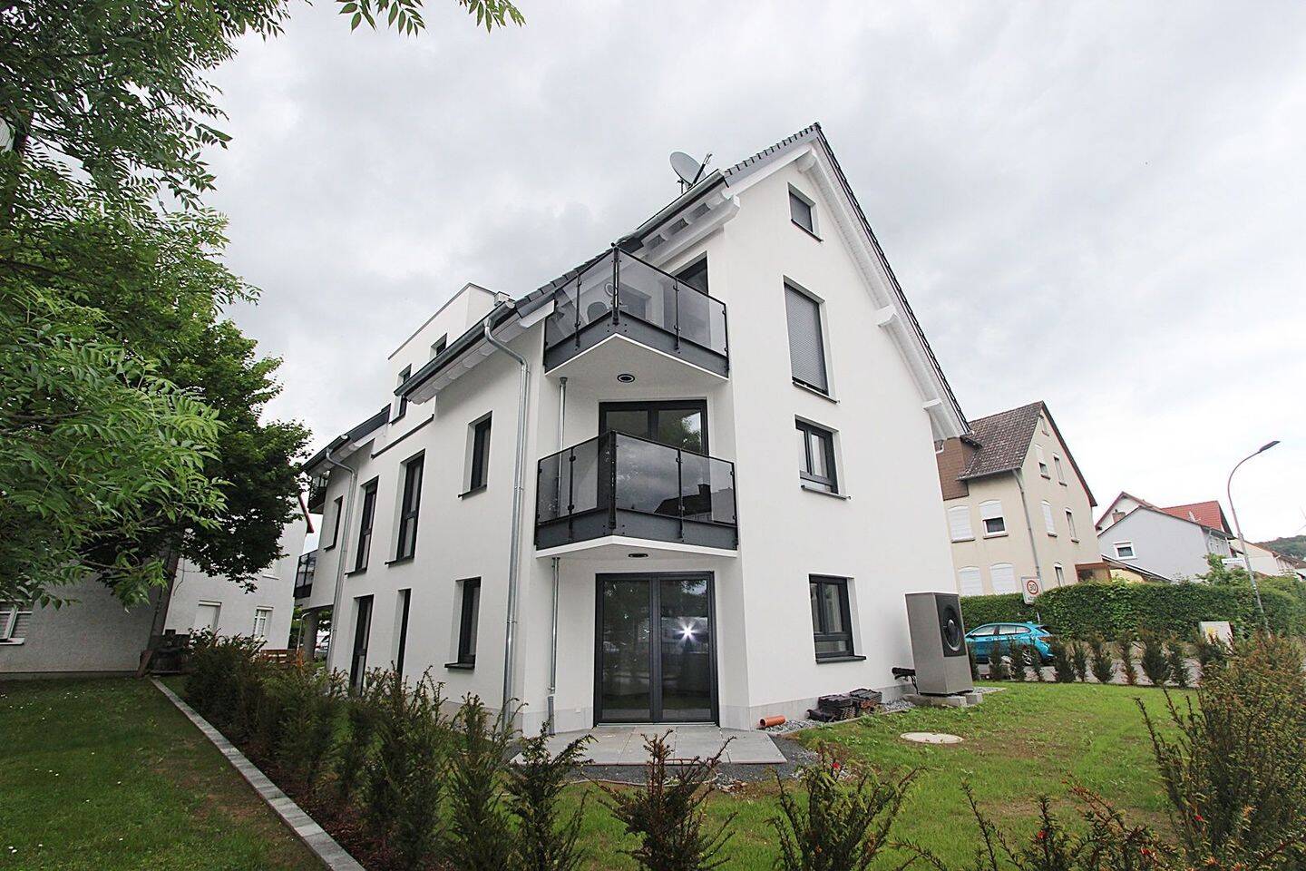 Niestetal-Sandershausen – Neubau 2026 – 3-ZKB – 1. OG – zwei Balkone – PKW-Stellplatz möglich, 34266 Niestetal