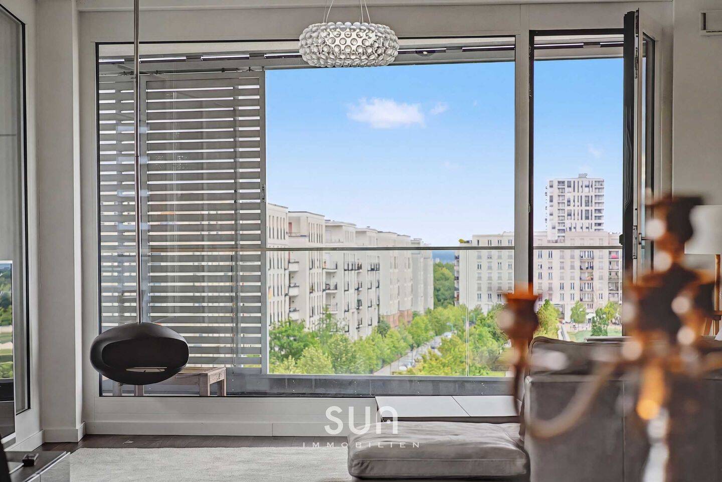 EINE DER BESONDEREN PERSPEKTIVEN FRANKFURTS – 163 m² Luxus mit Balkon, Kamin & Skylineblick