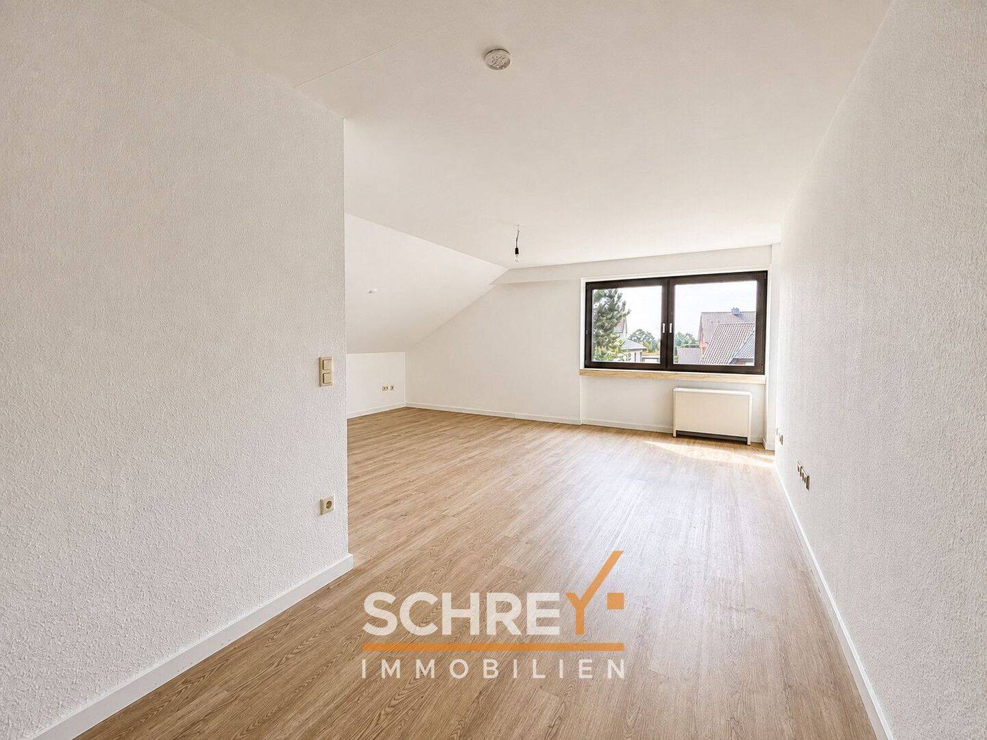 Charmante Dachgeschosswohnung mit Balkon – sofort bezugsbereit, 49090 Osnabrück (Eversburg Hafen Haste Pye Sonnenhügel)