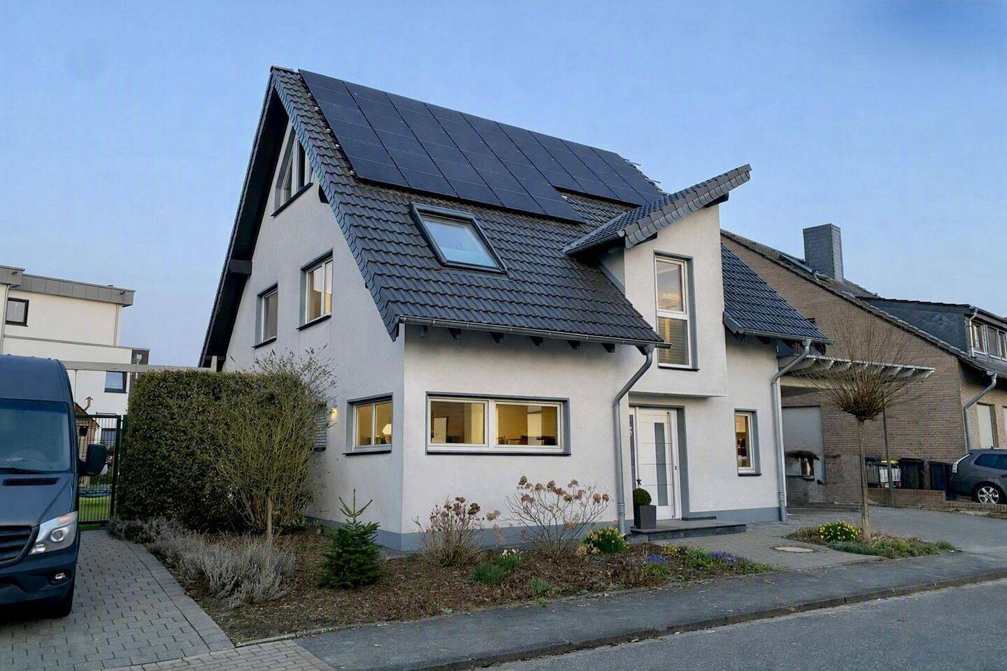Ihr neues Zuhause: Einfamilienhaus mit Pool, Wärmepumpe, PV Anlage und Kamin, 41352 Korschenbroich