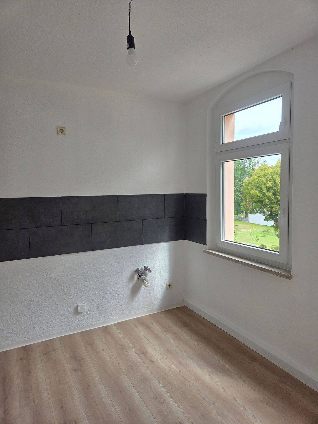 Schöne, renovierte 3 Raum- Wohnung in Zentrumnähe zu vermieten!, 4736 Waldheim