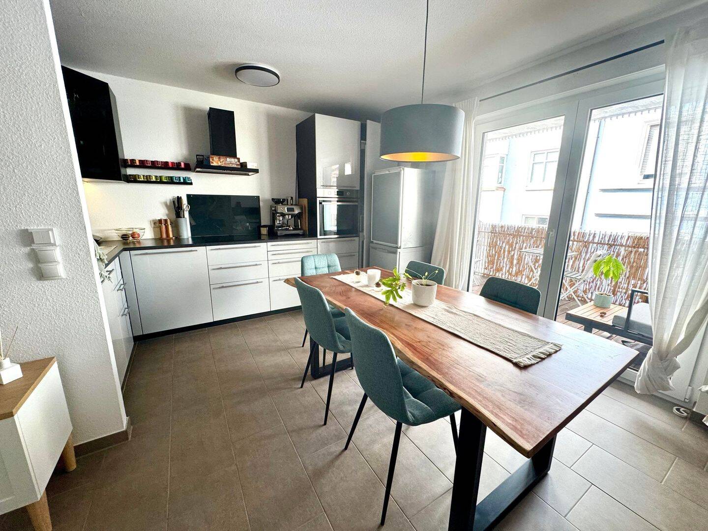 KL-City-Nähe Fußgängerzone – Attraktive, neuwertige 2-Zimmerwohnung mit Balkon und Garage, 67655 Kaiserslautern (Innenstadt)