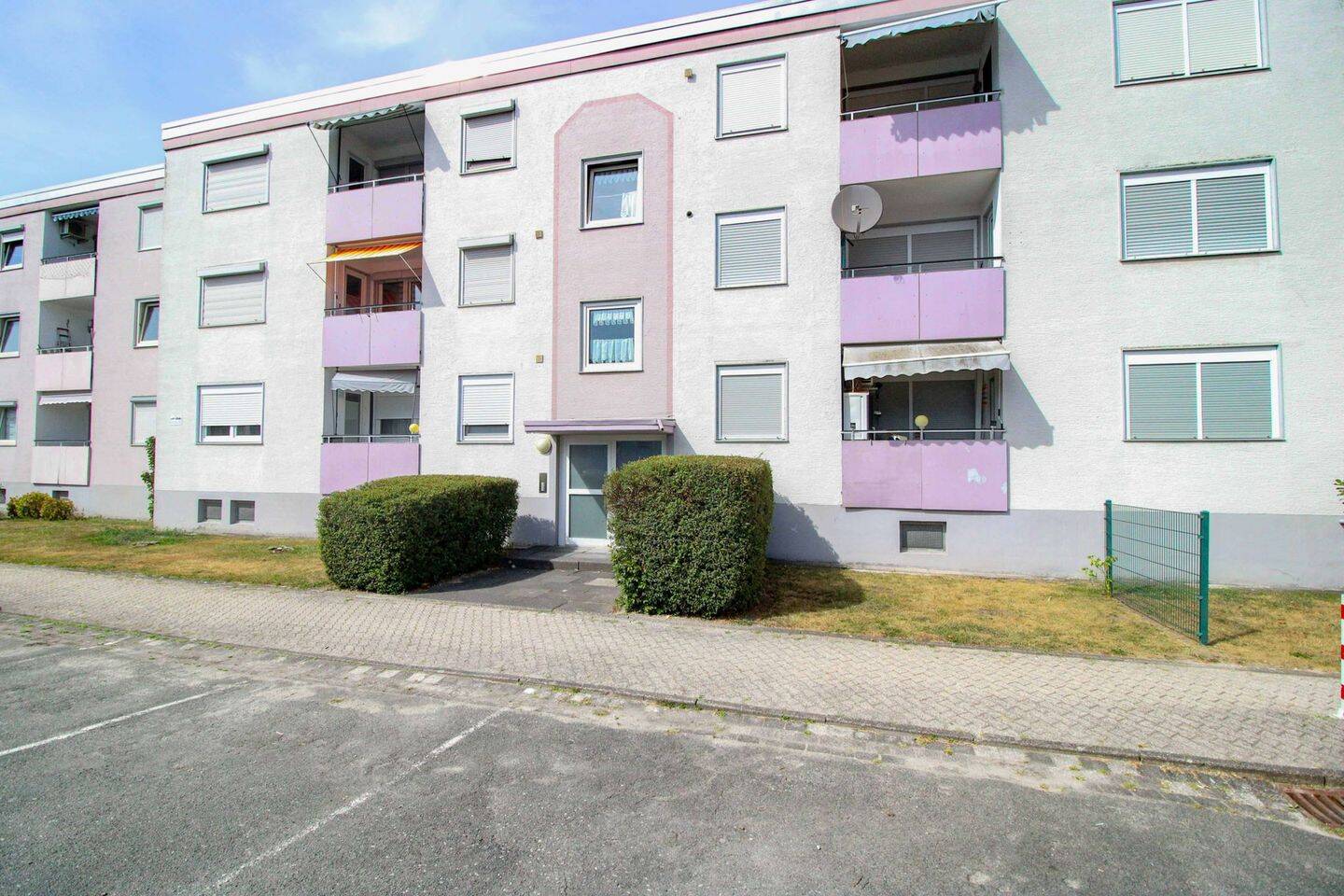 Große 4-ZKB-Eigentumswohnung in PB-Schloß Neuhaus mit Balkon und geringem Erbpachtzins, 33104 Paderborn