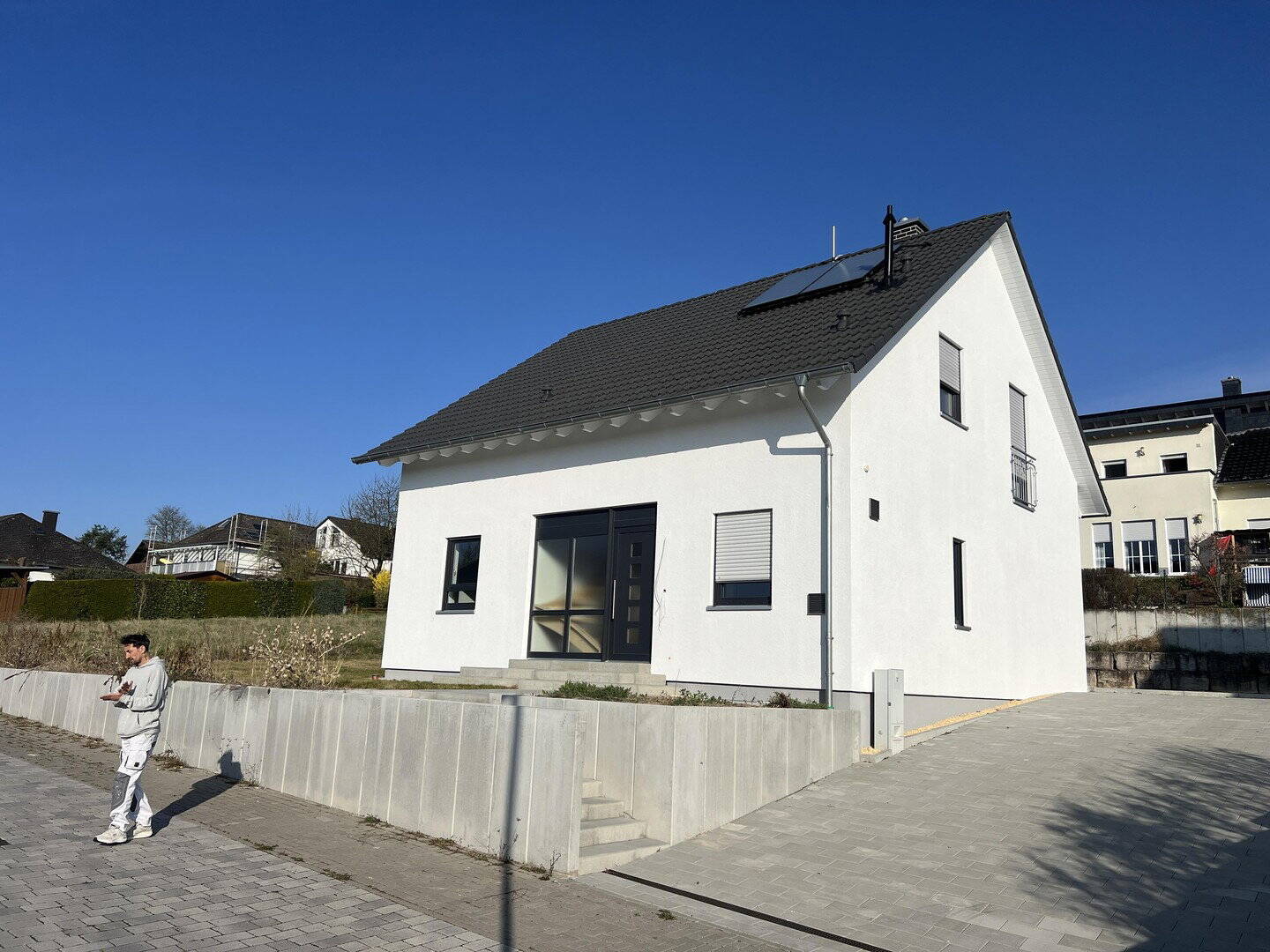 Neuwertiges EFH in bester Wohnlage, 35428 Langgöns