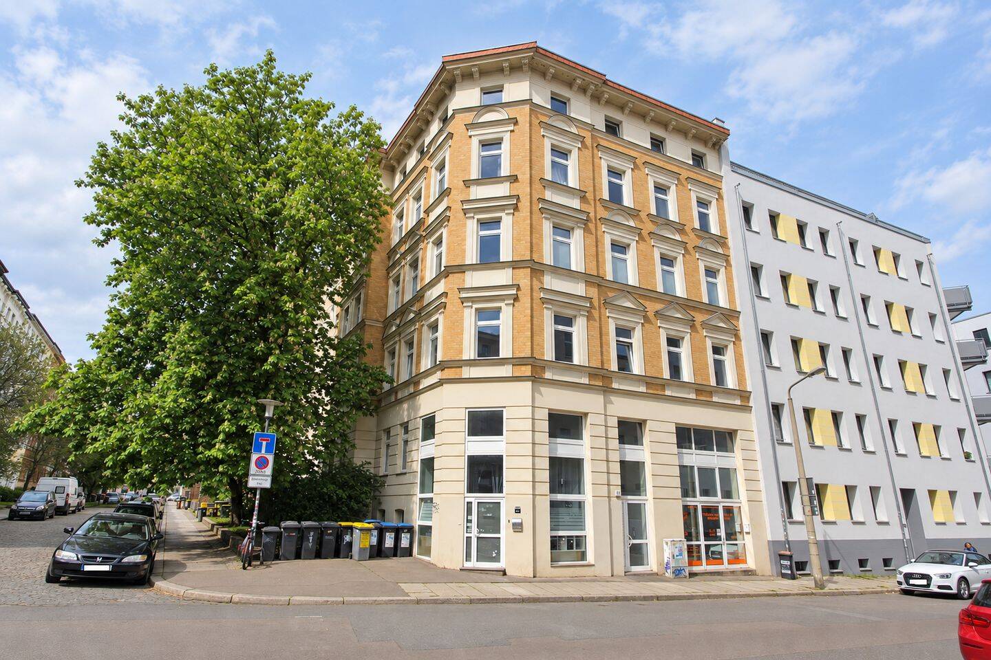 Euer neues Zuhause: ca. 95 m² Altbaucharme mit 3 Zimmern und Einbauküche, 6110 Halle (Saale) (Damaschkestraße Gesundbrunnen Innenstadt Lutherplatz Saaleaue)