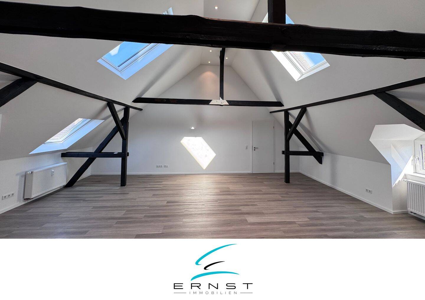Hochwertig sanierte 3 Zimmer-Dachgeschosswohnung mit besonderem Loftcharakter und modernem Wohnkomfort, 40231 Düsseldorf (Eller Lierenfeld)
