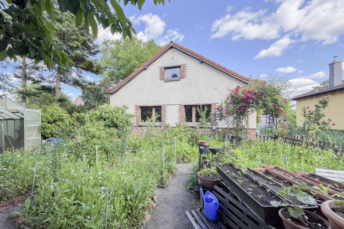 Ideell geteiltes Grundstück mit Bestandsbungalow – Chance für Sanierung oder Neubeginn, 13503 Berlin (Reinickendorf)