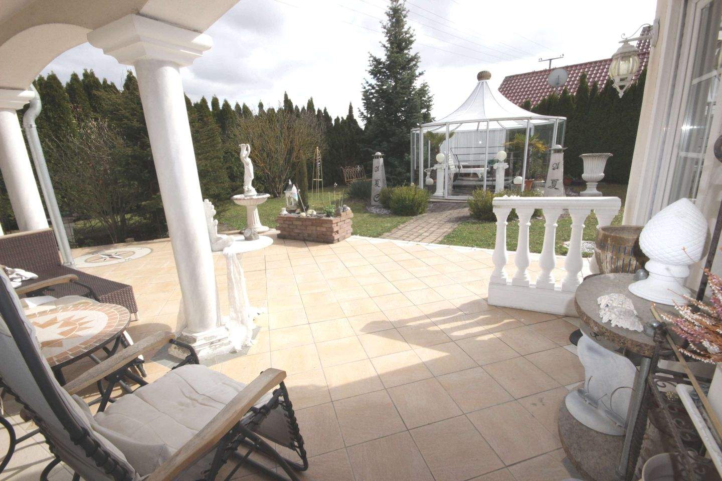 Extravagante Villa mit imposantem u. sehr ansprechendem Ambiente – bevorzugte Stadtrandlage, 94315 Straubing