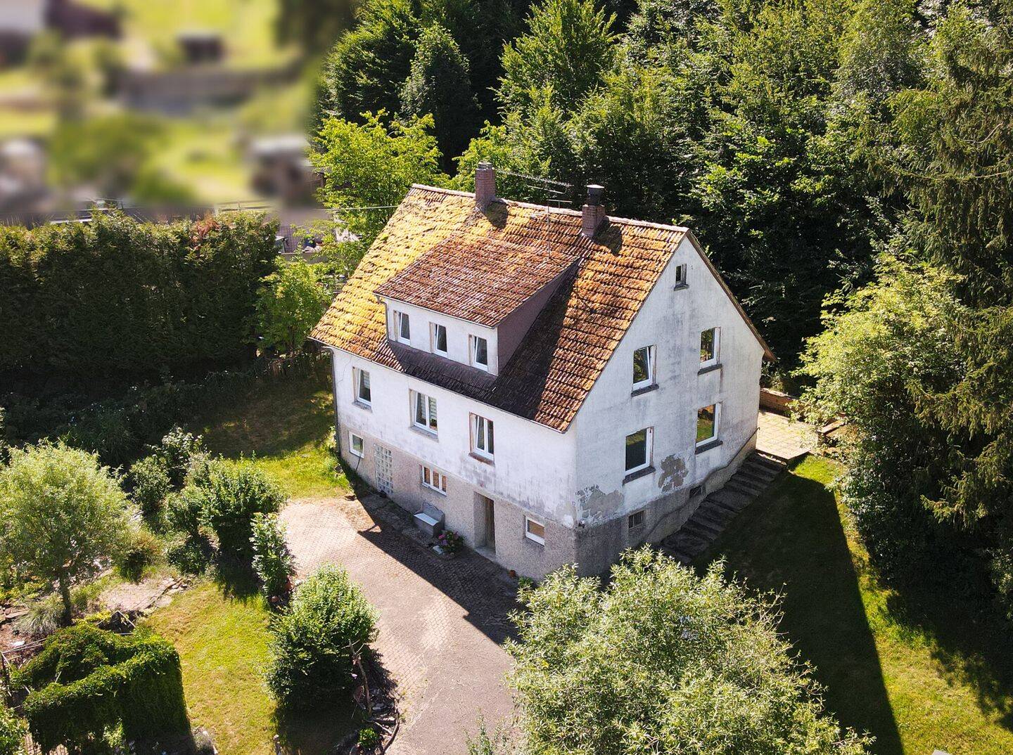 1- bis 2-Familien-Haus am Waldrand mit großem Grundstück und vielen Nutzungs-Möglichkeiten!, 64760 Oberzent