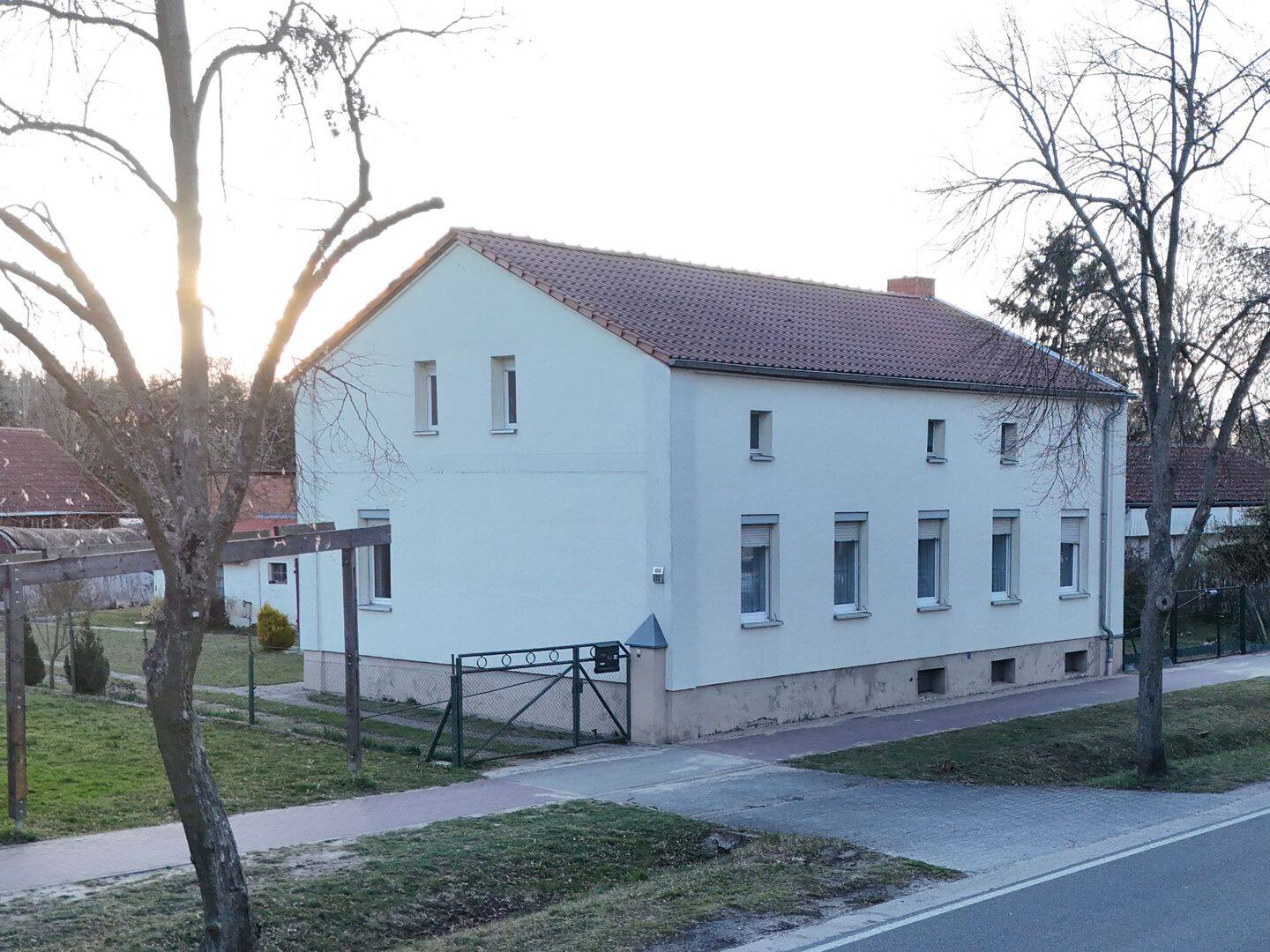 Einfamilienhaus mit Nebengebäuden, Keller und ausbaufähigem Dachboden in Golzow, 15328 Golzow