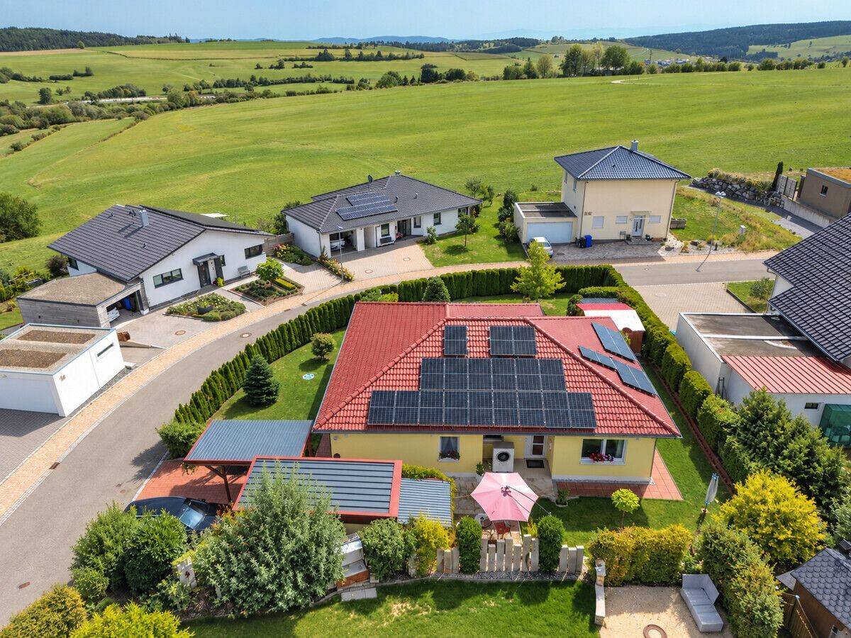 Moderner Bungalow mit hochwertiger Energietechnik, Traumterrasse und ruhiger Lage, 79848 Bonndorf im Schwarzwald