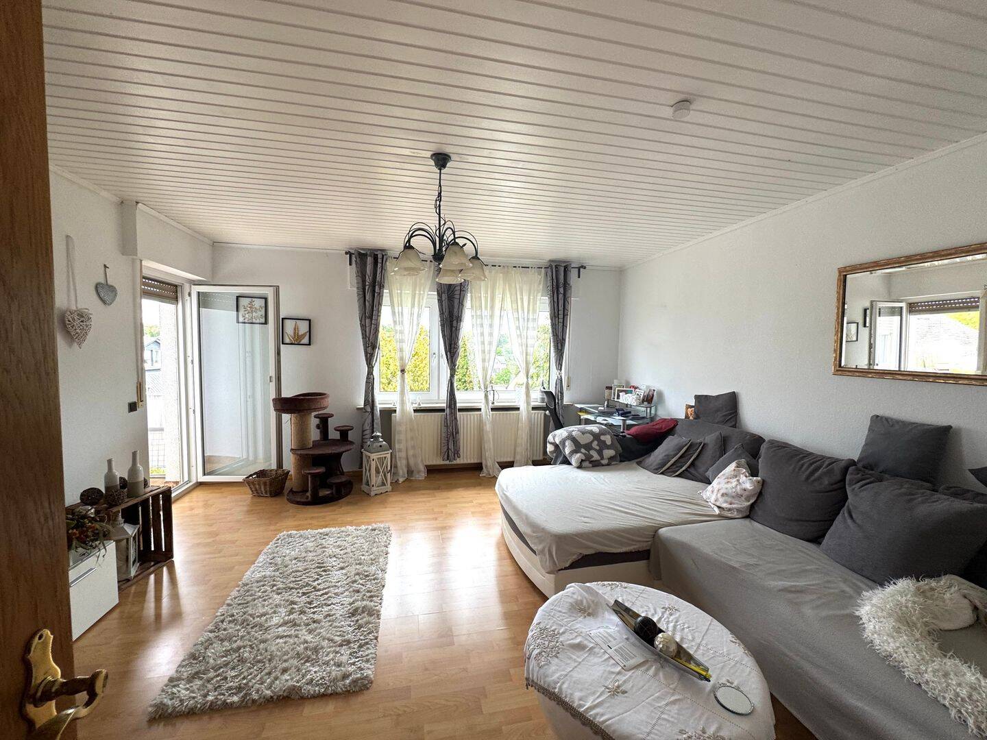 Helle Wohnung mit Garage in schöner Lage, 65232 Taunusstein