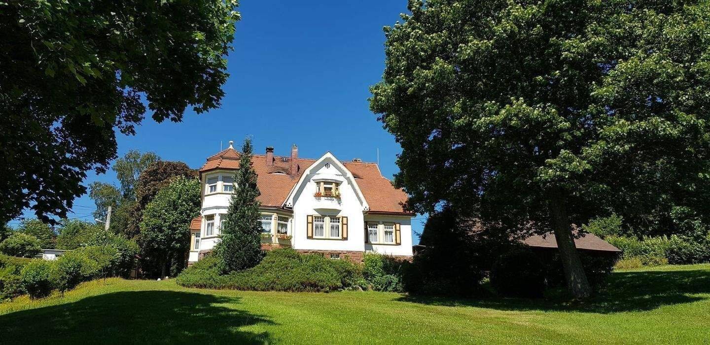 Exklusive Villa mit Landbesitz – ein Refugium für Pferdeliebhaber, 99897 Tambach-Dietharz/Thür. Wald