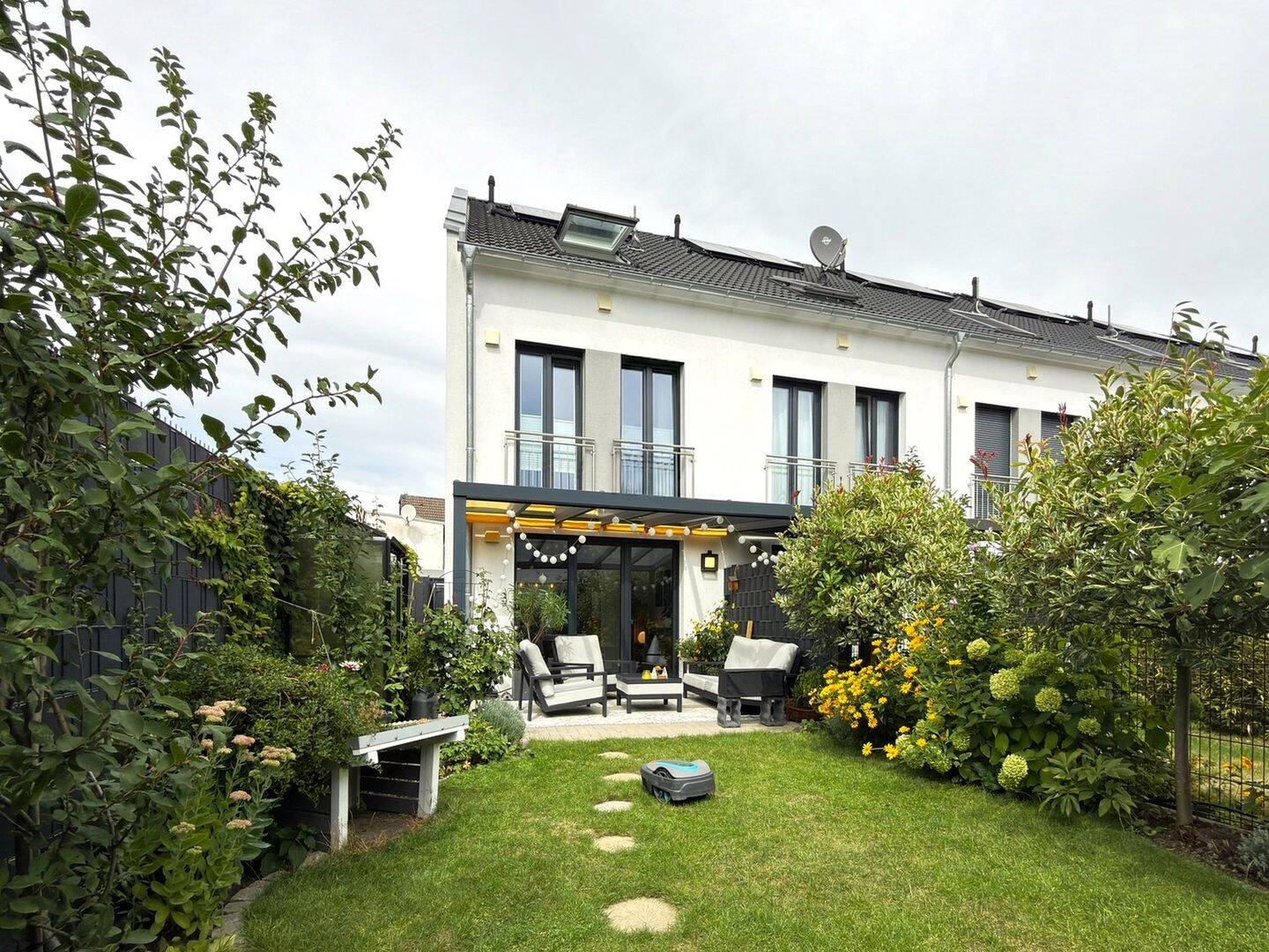 Modern, großzügig, energieeffizient – vielseitiges Reihenendhaus mit Garten & Garage, 47805 Krefeld (Dießem/Lehmheide Fischeln)
