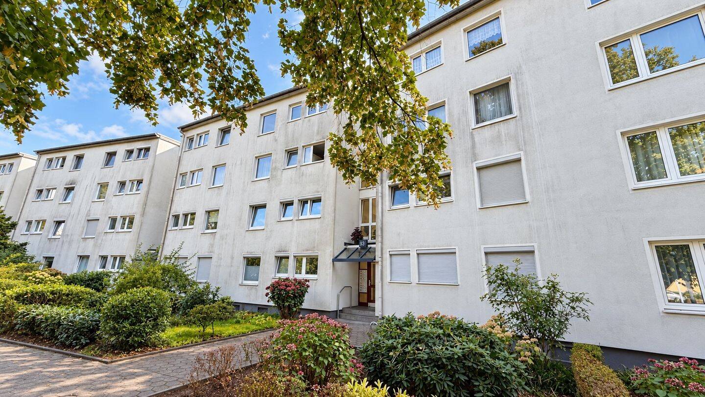 Modernisierte 3-Zimmer-Erdgeschosswohnung mit Balkon & verglaster Loggia, 28327 Bremen (Blockdiek Ellener Feld Neue Vahr Südost)