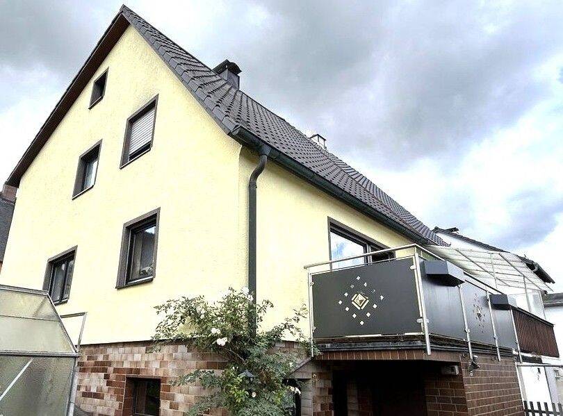 Gepflegte kleine 4-Zi-DHH mit EBK, Balkon, kleinem Garten & Garage in guter Lage Marktredwitz, 95615 Marktredwitz