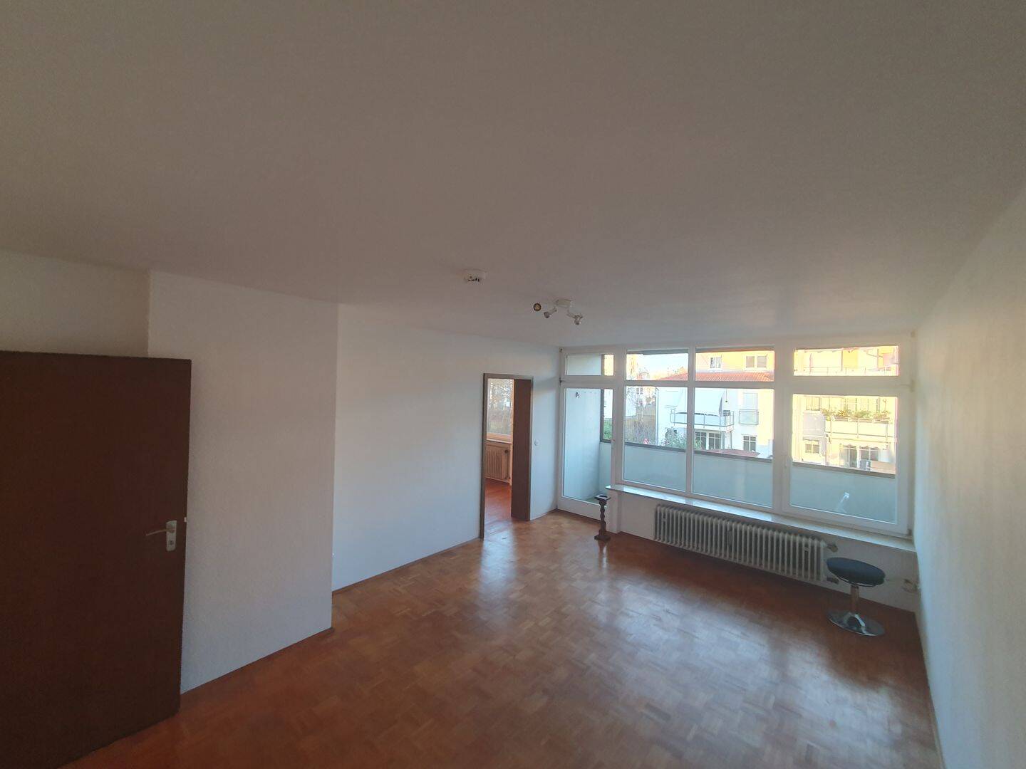 Helle 3-Zimmer-Wohnung mit zwei Balkonen, Gartenanteil und Garage in ruhiger, begehrter Lage, 85055 Ingolstadt