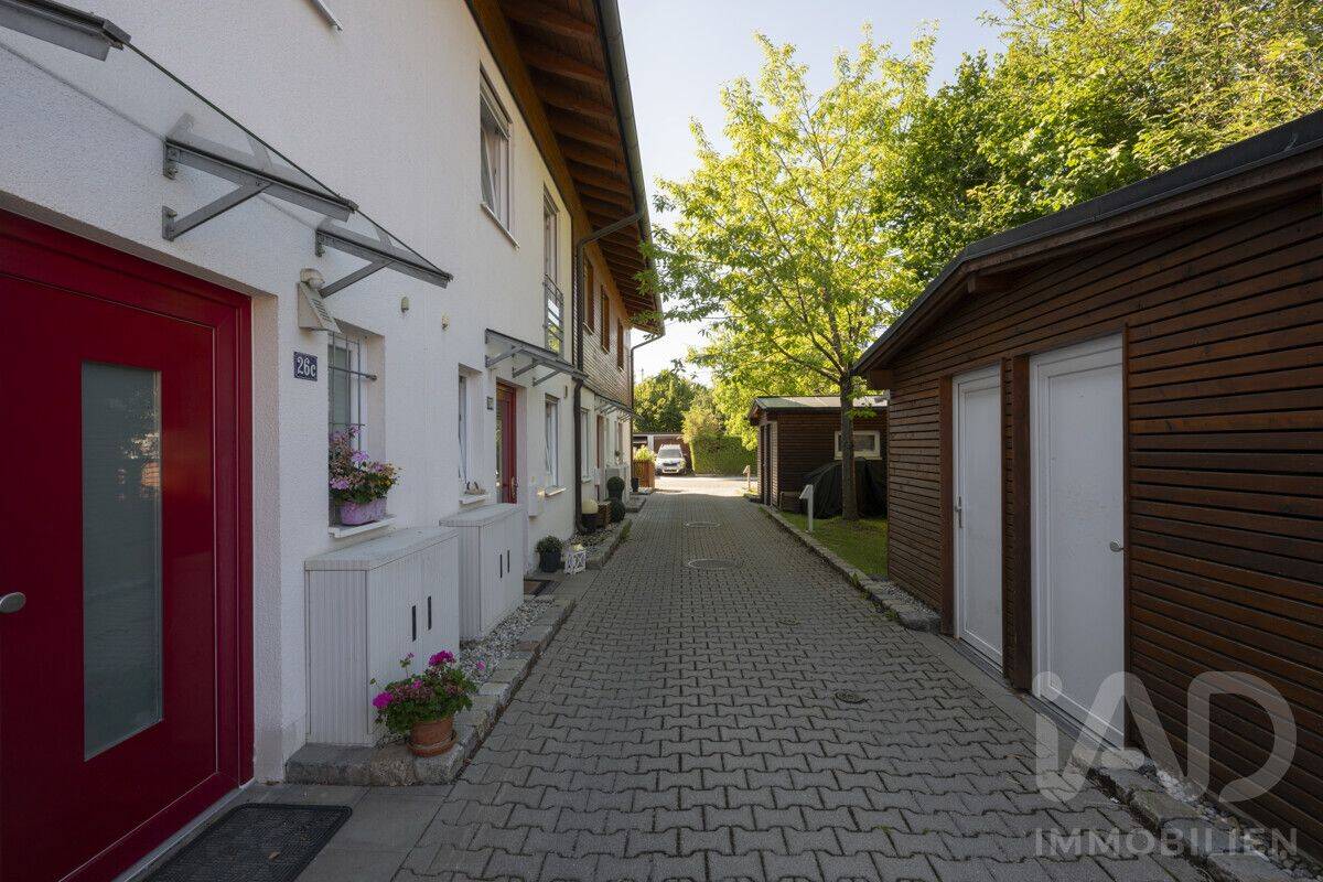 Investieren in Lebensqualität – Vermietetes Reihenmittelhaus in Oberhaching, 82041 Oberhaching