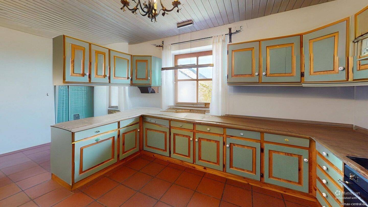 RE/MAX – Exklusives Haus mit großem Garten bei Landshut zu kaufen!, 84184 Tiefenbach