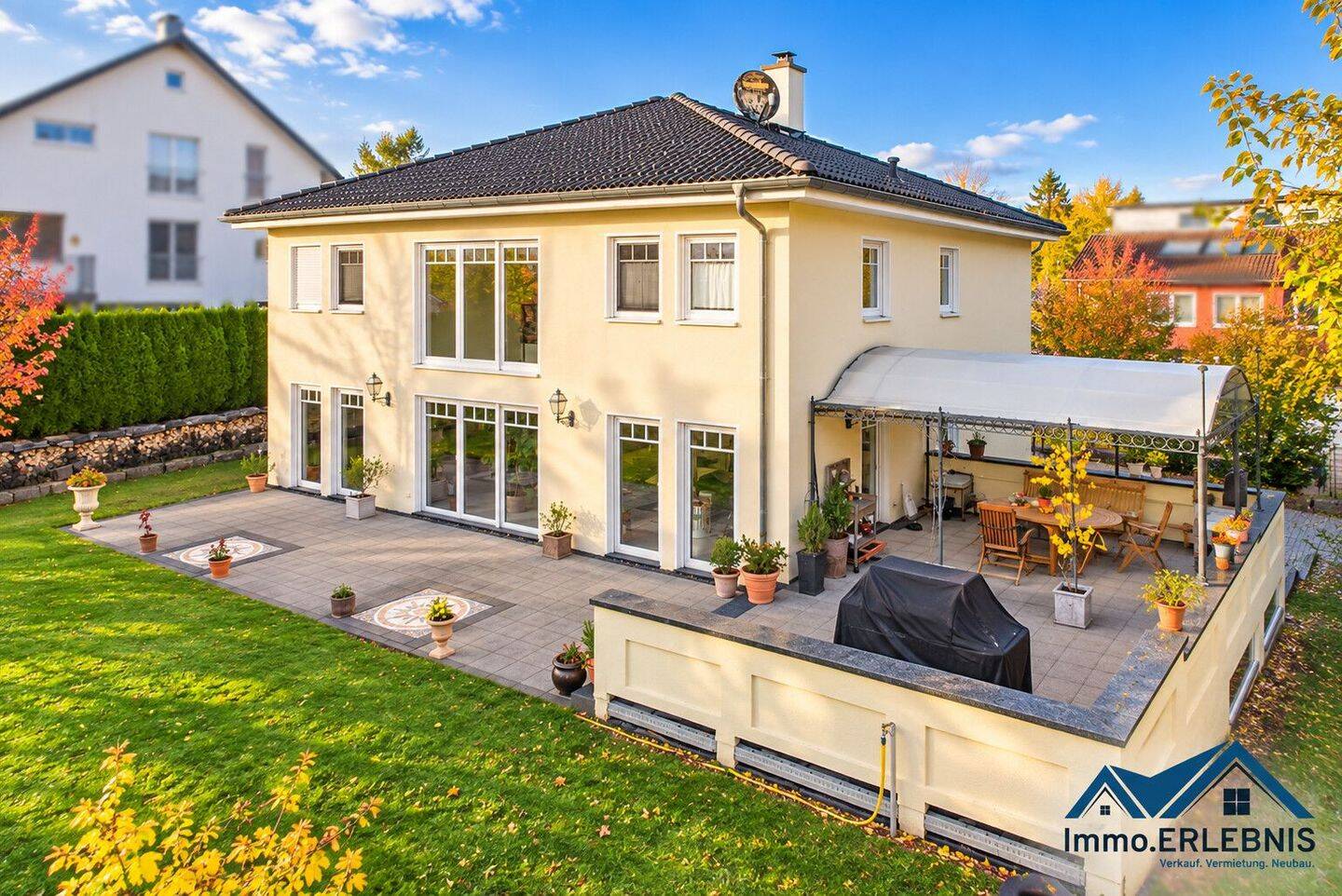 Ein Refugium für höchste Ansprüche – Exklusive 319-m²-Villa mit Galerie & Traumgarten in Bad Boll!, 73087 Bad Boll