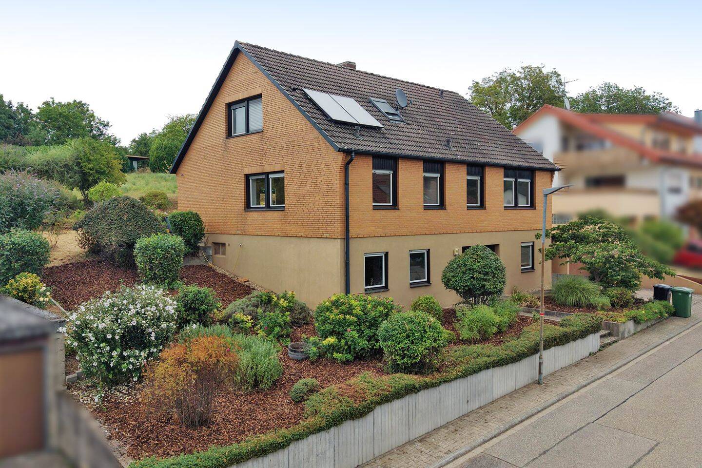 Sanierungsbedürftiges Einfamilienhaus mit 113 qm Wohnfläche auf einer Ebene und großem Garten, 75015 Bretten