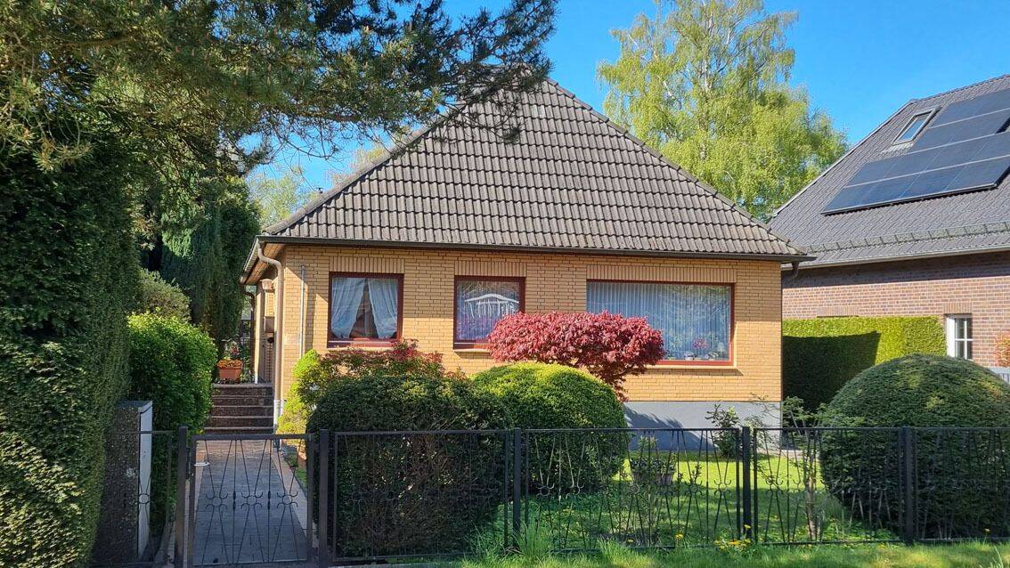 Einfamilienhaus auf großem, teilbaren Grundstück in sehr guter Wohnlage an der Grenze HH Berne – Volksdorf, 22159 Hamburg (Wandsbek Bramfeld Farmsen-Berne Sasel Tonndorf)