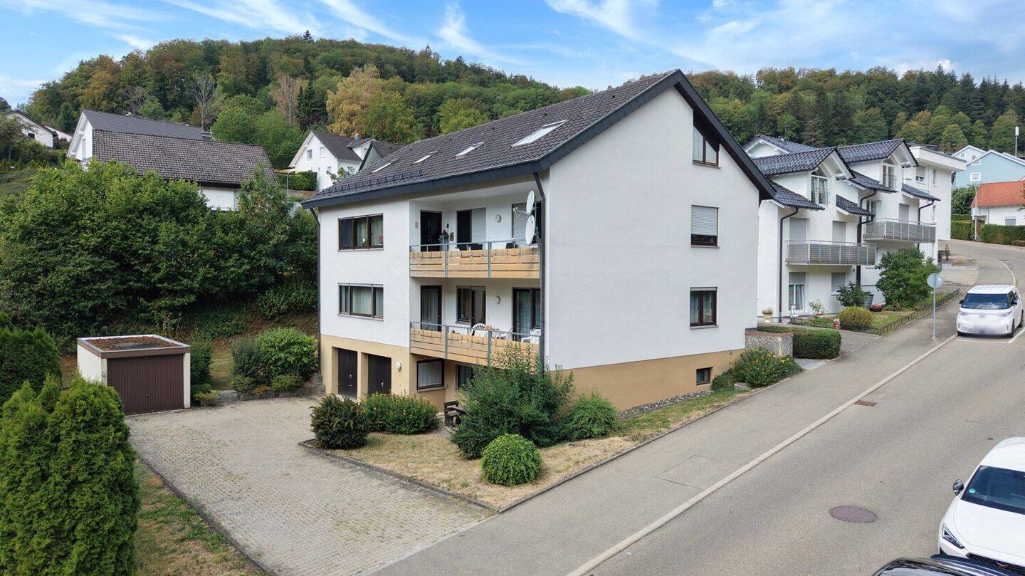 Flexibles Immobilienangebot mit 2 Wohnungen und zusätzlichen Dachgeschosszimmern in 72458 Albstadt, 72458 Albstadt